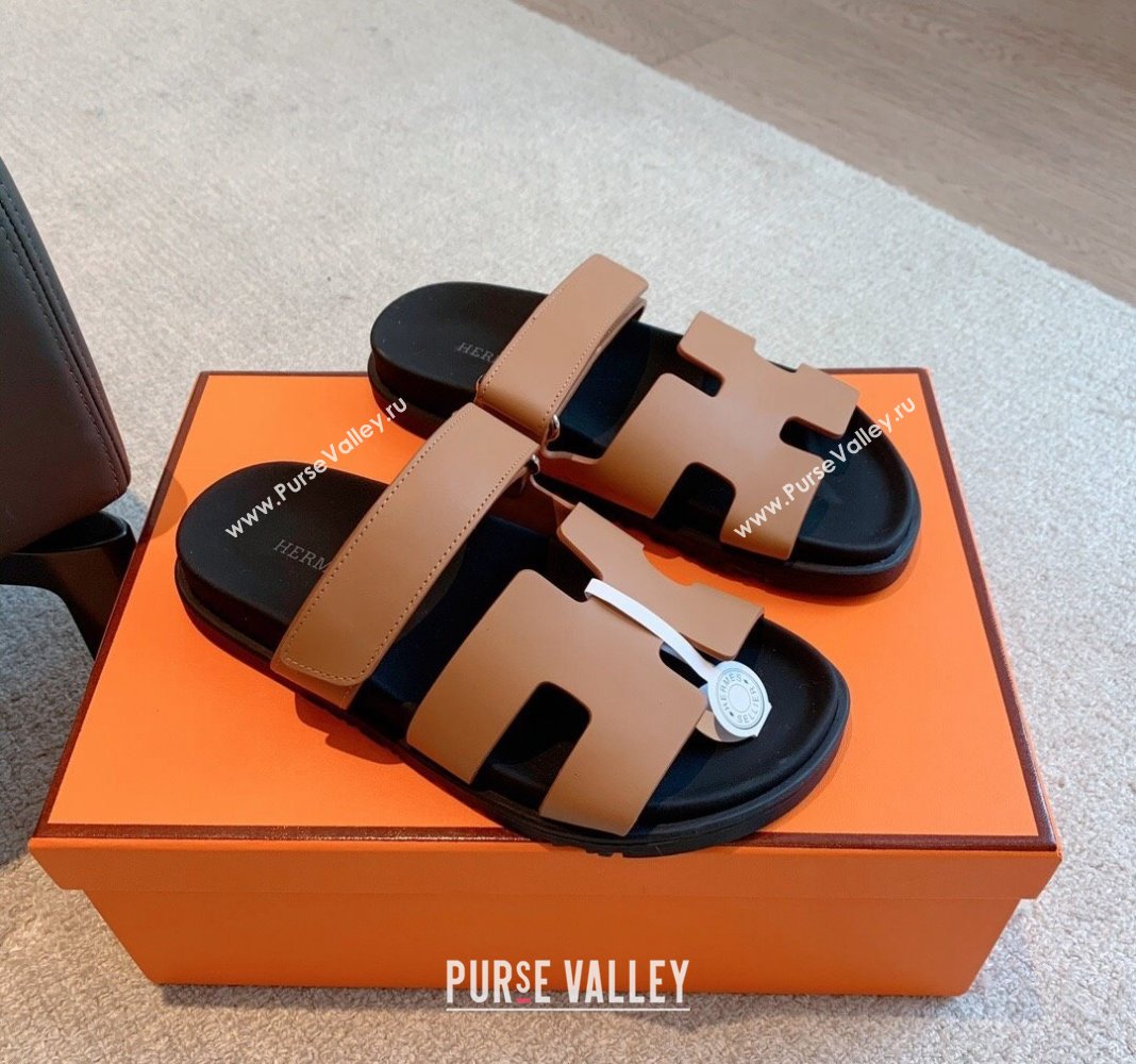 Hermes Chypre Flat Sandals in Smooth Calfskin Brown/Black 2024 0425 (XC-240425179)