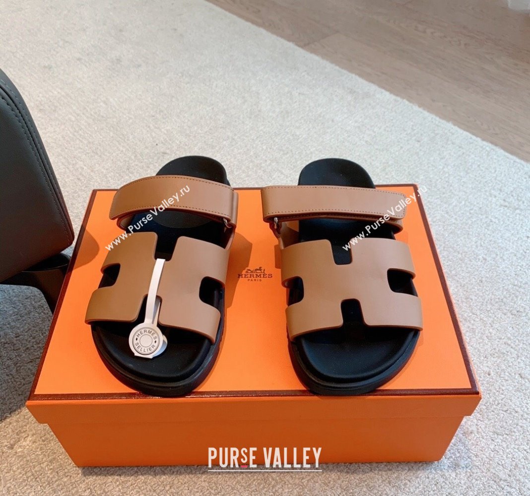 Hermes Chypre Flat Sandals in Smooth Calfskin Brown/Black 2024 0425 (XC-240425179)