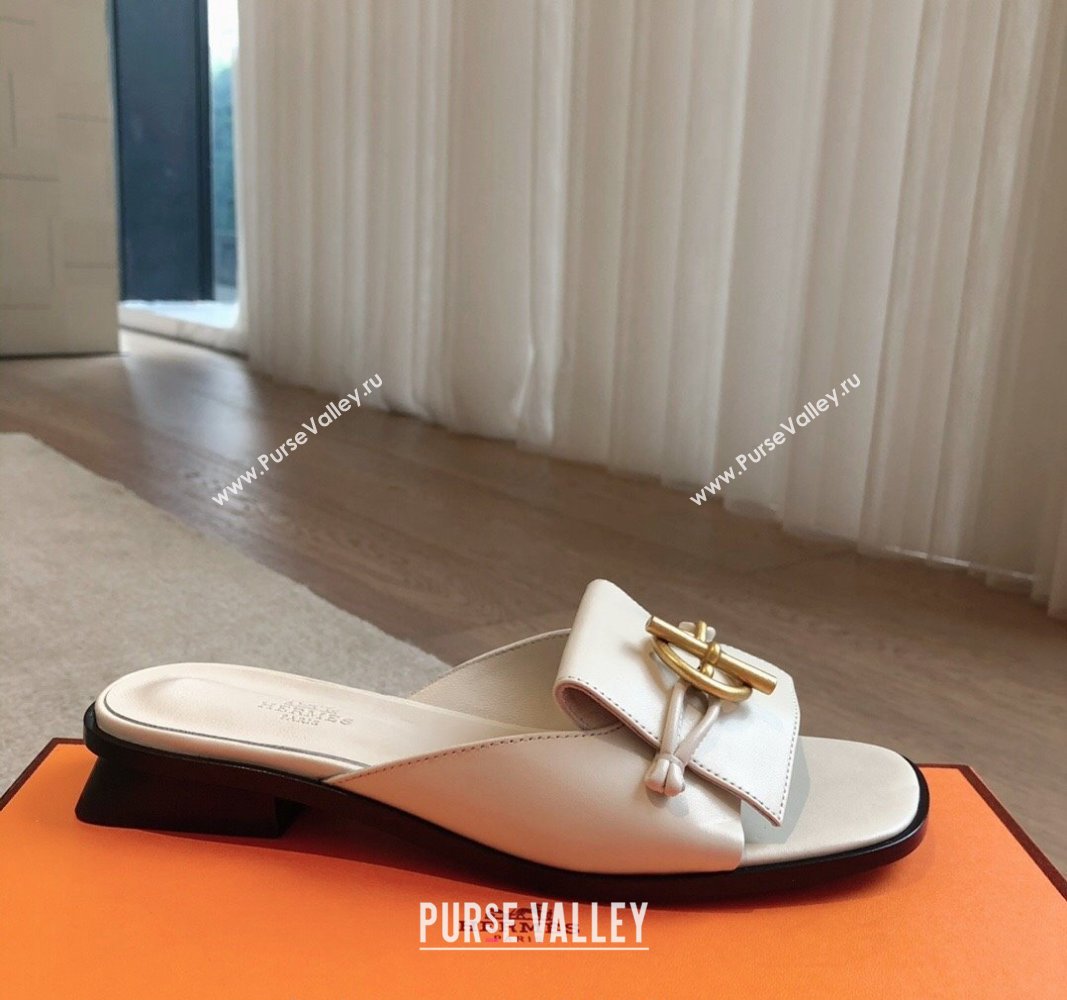 Hermes Isle Flat Slides Sandal in Calfskin with Glenan Buckle White 2024 (XC-240703044)