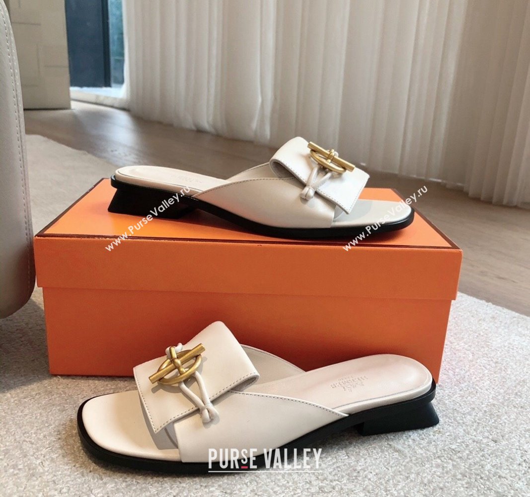 Hermes Isle Flat Slides Sandal in Calfskin with Glenan Buckle White 2024 (XC-240703044)