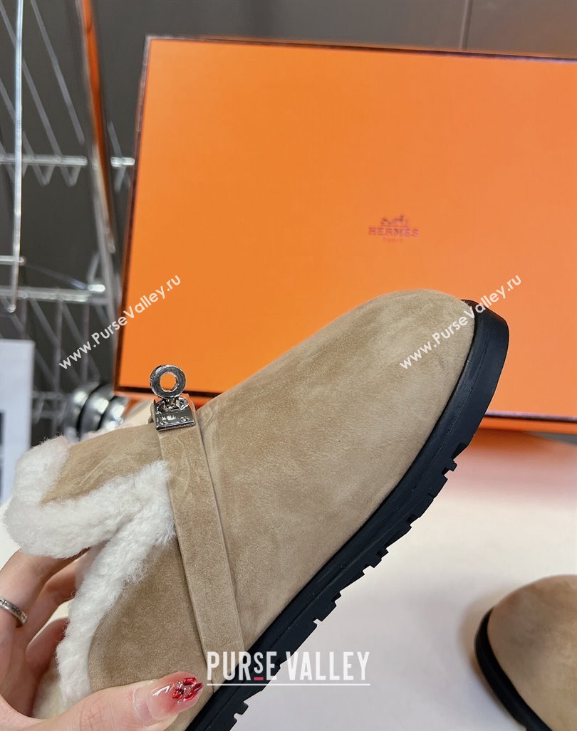 Hermes Kelly Buckle Mules in Suede and Wool Fur Grey 2024 H1000802 (MD-241008106)