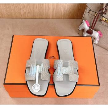 Hermes Classic Oran Flat Slides Sandal in Snakeskin Embossed Leather Light Grey 2024 1008 (MD-241008123)