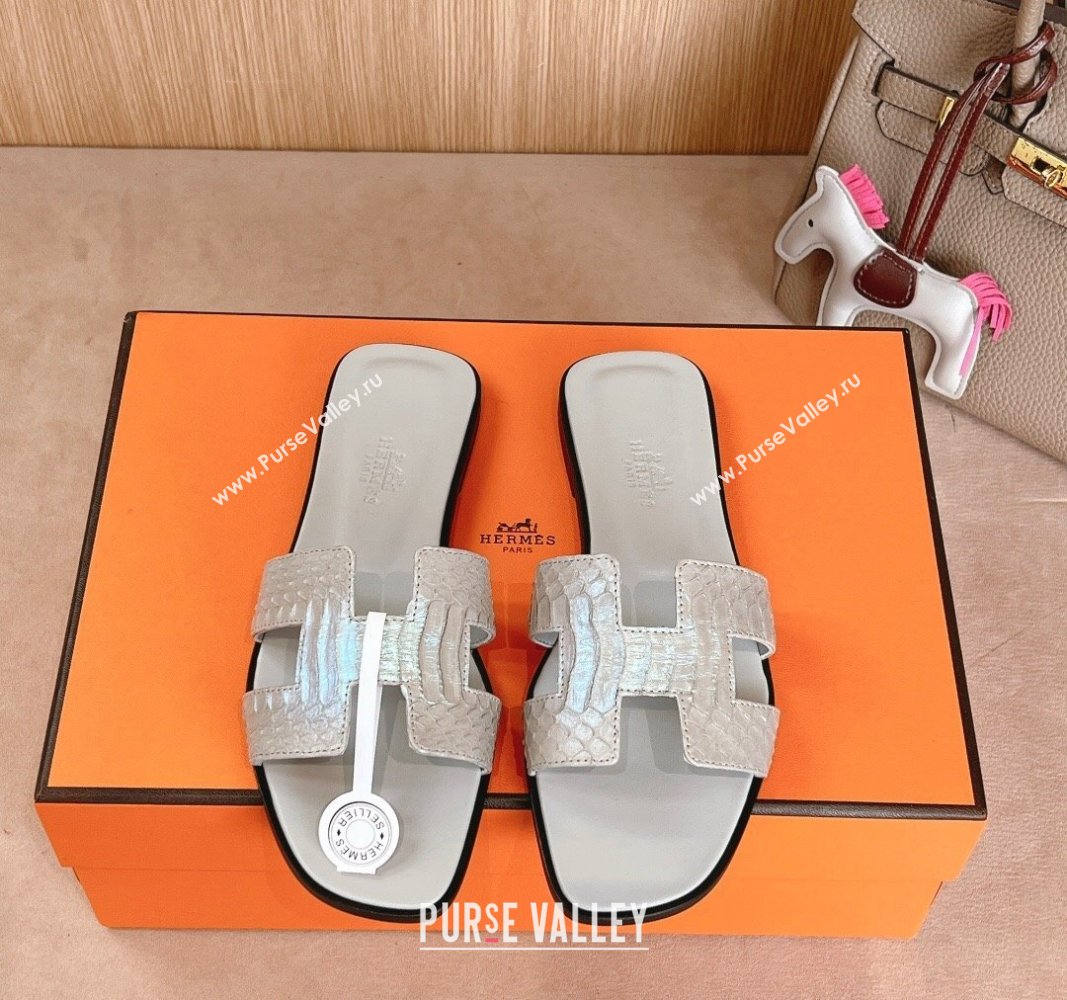 Hermes Classic Oran Flat Slides Sandal in Snakeskin Embossed Leather Light Grey 2024 1008 (MD-241008123)