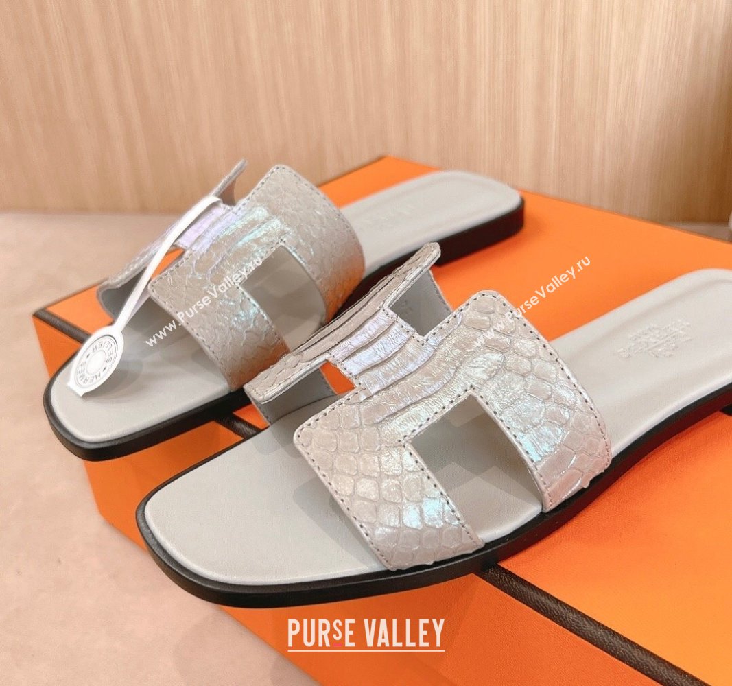 Hermes Classic Oran Flat Slides Sandal in Snakeskin Embossed Leather Light Grey 2024 1008 (MD-241008123)