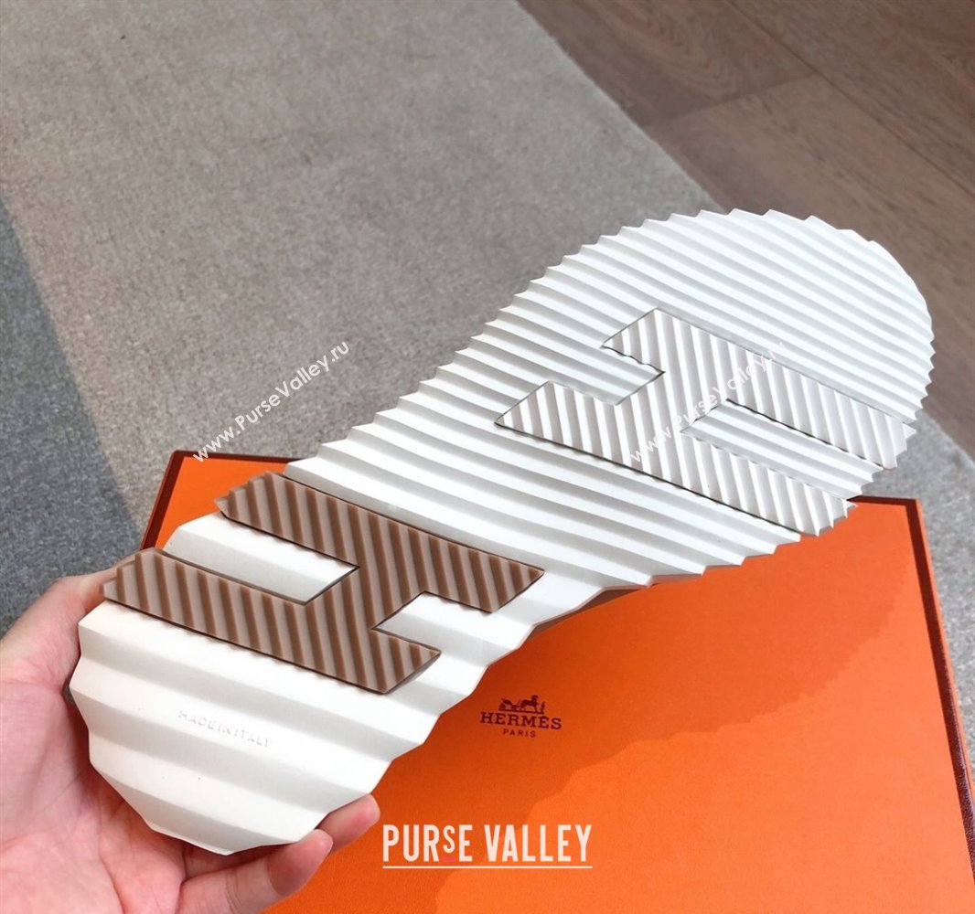 Hermes Bouncing Sneakers in Calfskin Leather and Suede Khaki 2025 0417 (XC-250418025)
