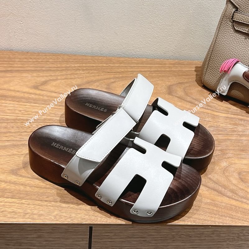 Hermes Kos Clog Slides Sandal 4cm in Calfskin Leather and Wood Outsole Pale Grey 2025 0419 (XC-250419050)