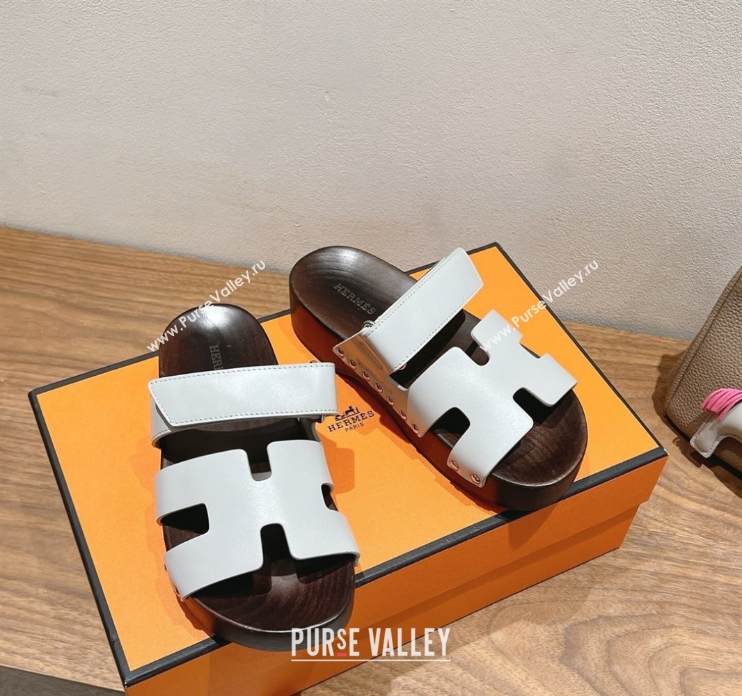 Hermes Kos Clog Slides Sandal 4cm in Calfskin Leather and Wood Outsole Pale Grey 2025 0419 (XC-250419050)