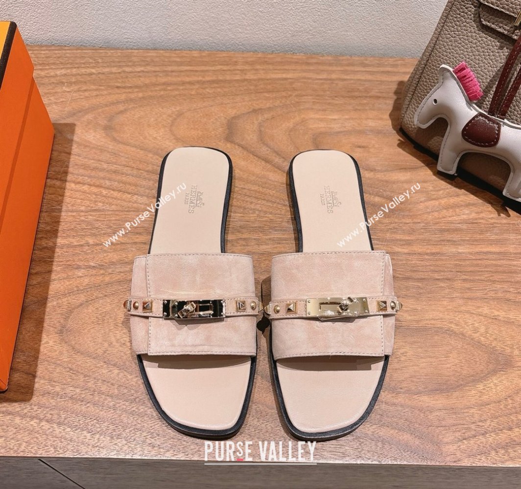 Hermes Giulia Flat Slides Sandal in Suede with Kelly Buckle and Studs Light Pink 2025 0421 (XC-250421004)