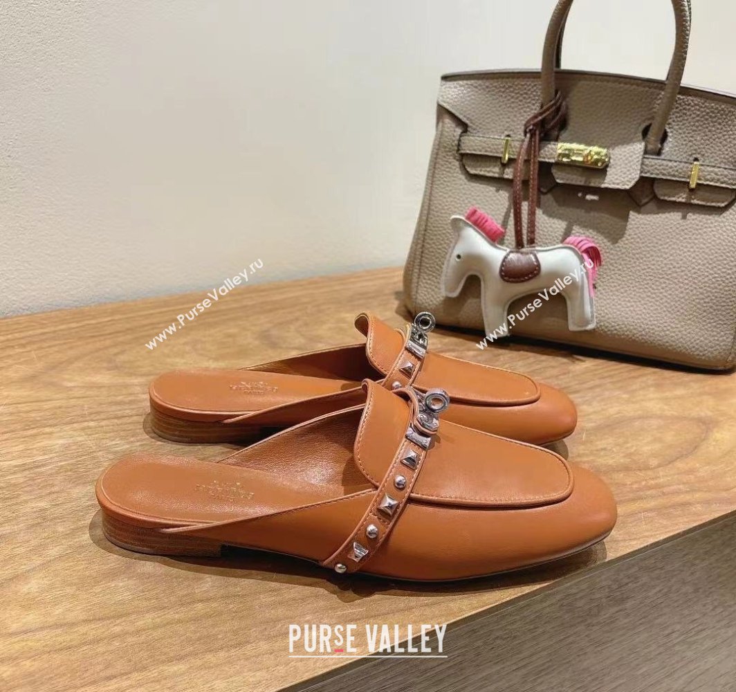 Hermes Oz Flat Mules in Calfskin with Kelly Buckle and Studs Brown 2025 0421 (XC-250421009)