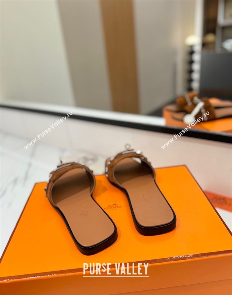 Hermes Giulia Flat Slides Sandal in Suede with Kelly Buckle and Studs Brown 2025 0421 (MD-250421025)
