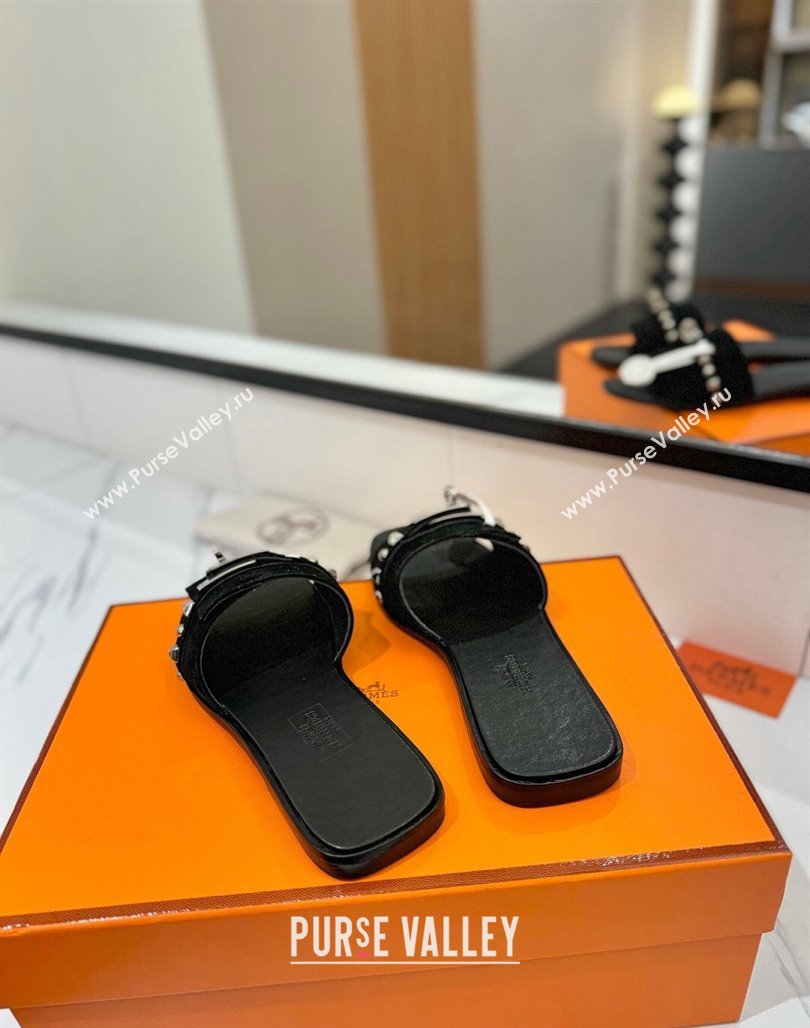 Hermes Giulia Flat Slides Sandal in Suede with Kelly Buckle and Studs Black 2025 0421 (MD-250421026)