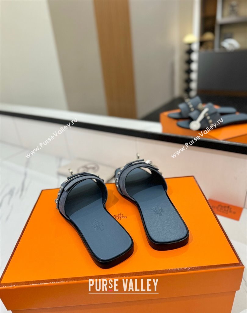 Hermes Giulia Flat Slides Sandal in Suede with Kelly Buckle and Studs Grey 2025 0421 (MD-250421028)