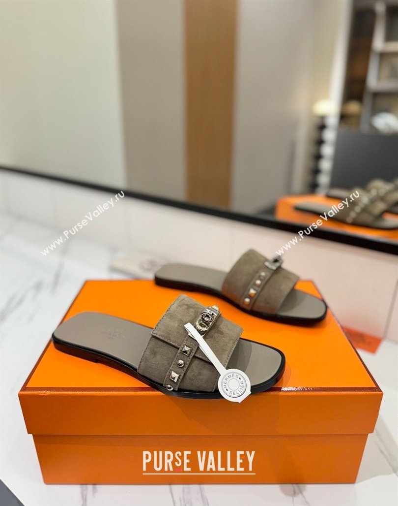 Hermes Giulia Flat Slides Sandal in Suede with Kelly Buckle and Studs Grey 2025 0421 (MD-250421030)