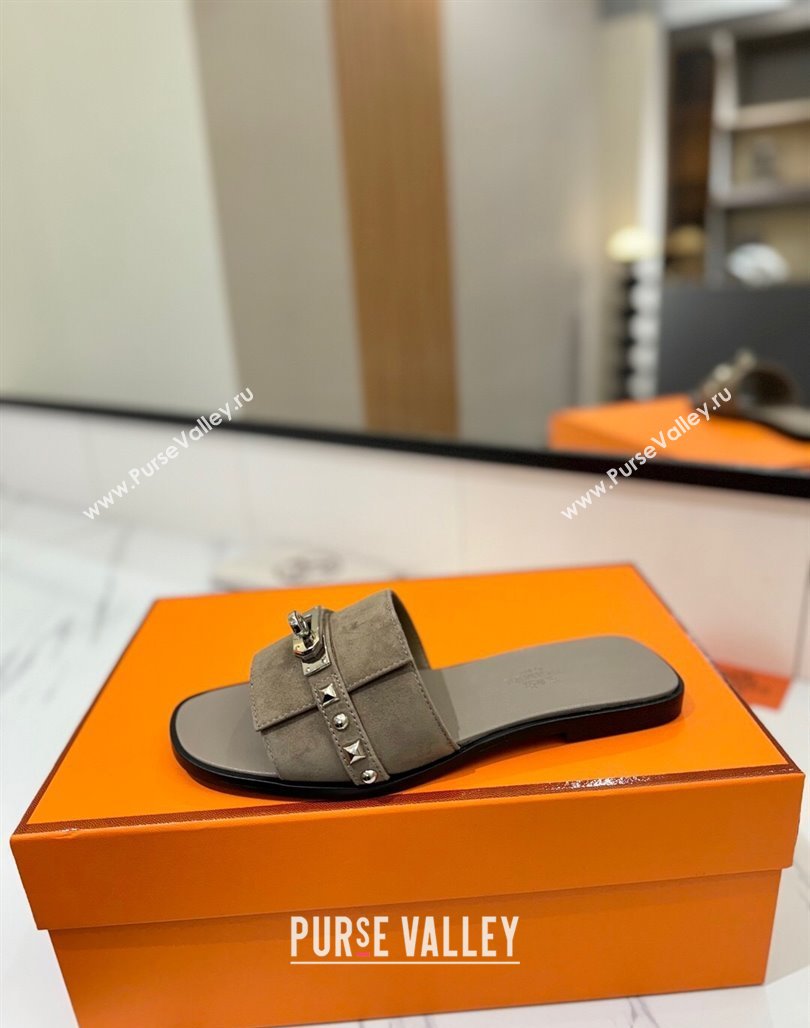 Hermes Giulia Flat Slides Sandal in Suede with Kelly Buckle and Studs Grey 2025 0421 (MD-250421030)