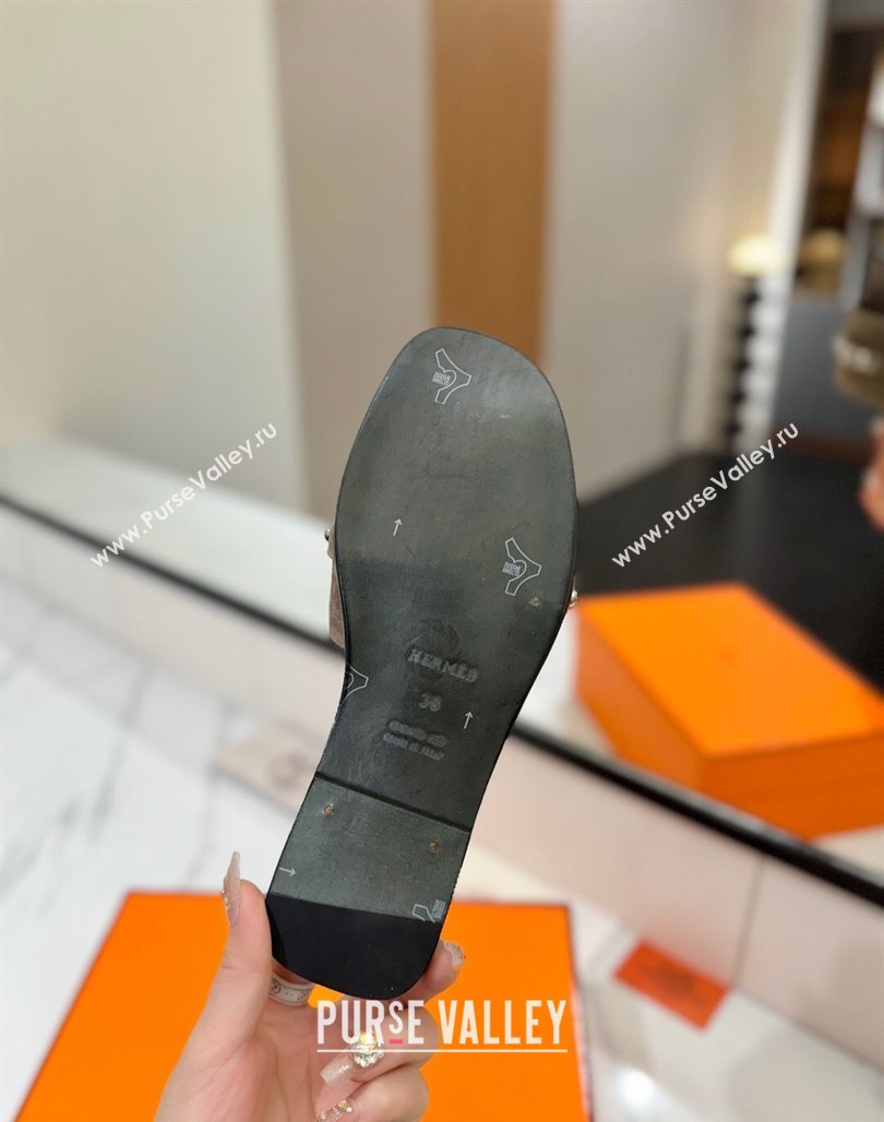 Hermes Giulia Flat Slides Sandal in Suede with Kelly Buckle and Studs Grey 2025 0421 (MD-250421030)