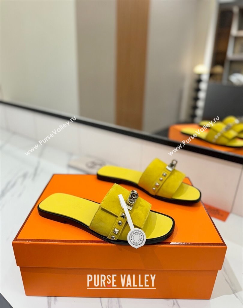 Hermes Giulia Flat Slides Sandal in Suede with Kelly Buckle and Studs Yellow 2025 0421 (MD-250421031)
