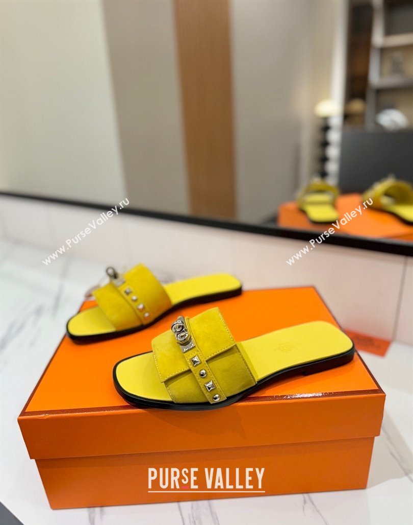 Hermes Giulia Flat Slides Sandal in Suede with Kelly Buckle and Studs Yellow 2025 0421 (MD-250421031)