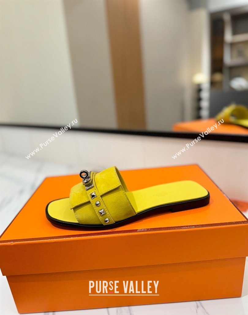 Hermes Giulia Flat Slides Sandal in Suede with Kelly Buckle and Studs Yellow 2025 0421 (MD-250421031)