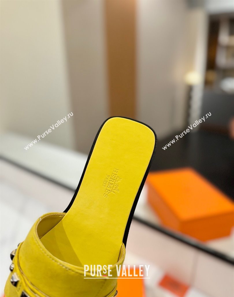 Hermes Giulia Flat Slides Sandal in Suede with Kelly Buckle and Studs Yellow 2025 0421 (MD-250421031)