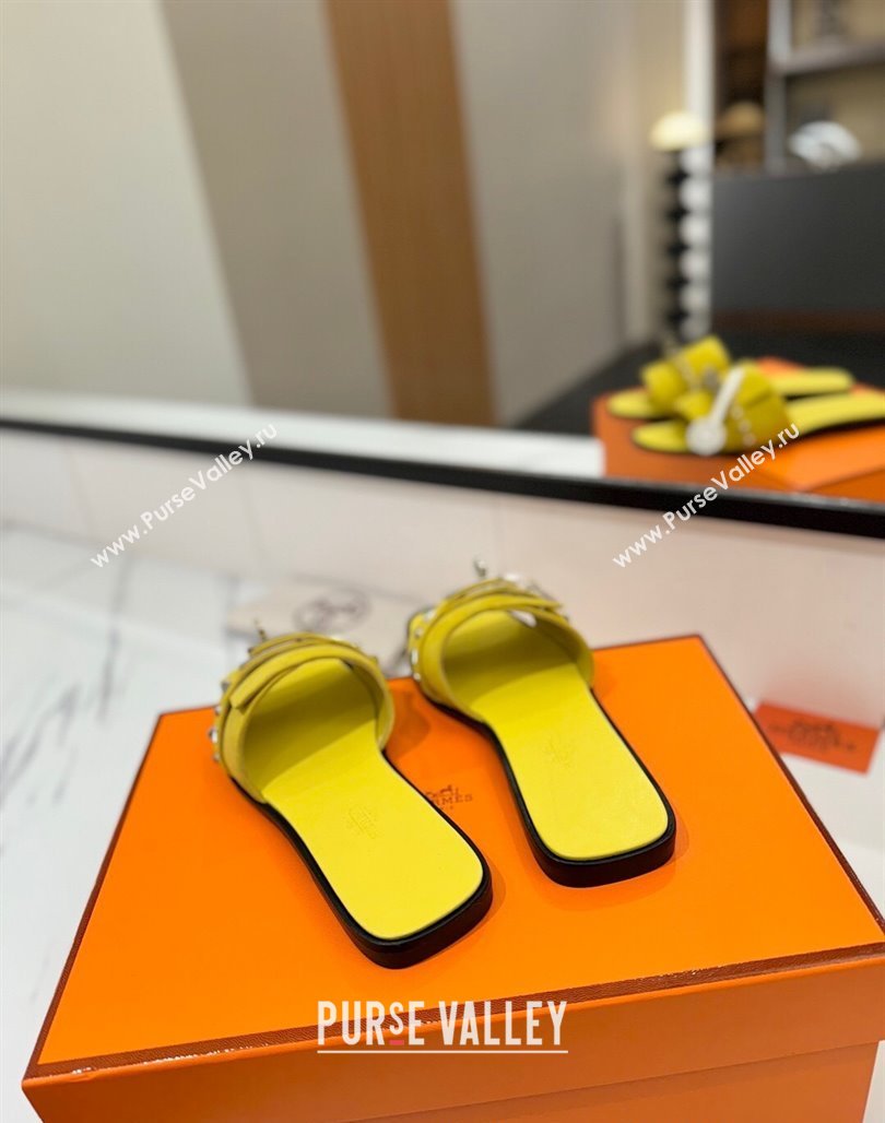 Hermes Giulia Flat Slides Sandal in Suede with Kelly Buckle and Studs Yellow 2025 0421 (MD-250421031)