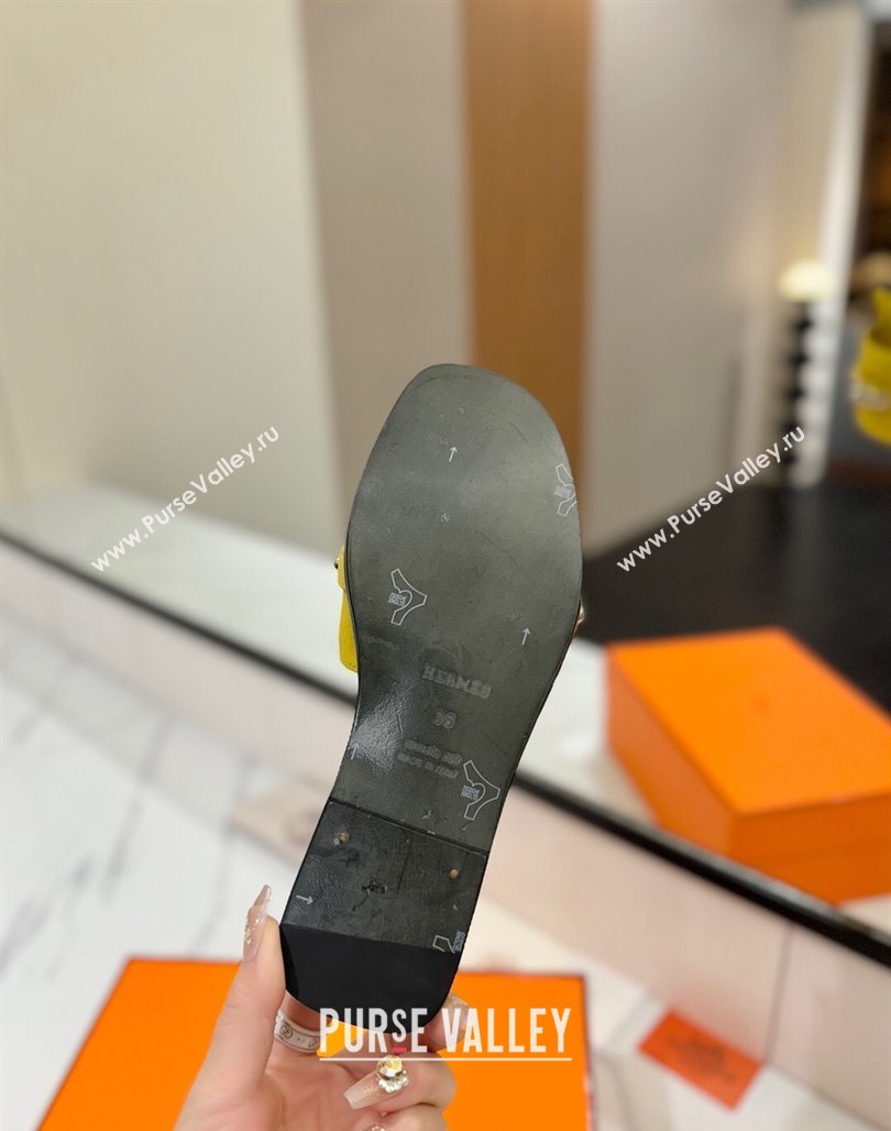 Hermes Giulia Flat Slides Sandal in Suede with Kelly Buckle and Studs Yellow 2025 0421 (MD-250421031)