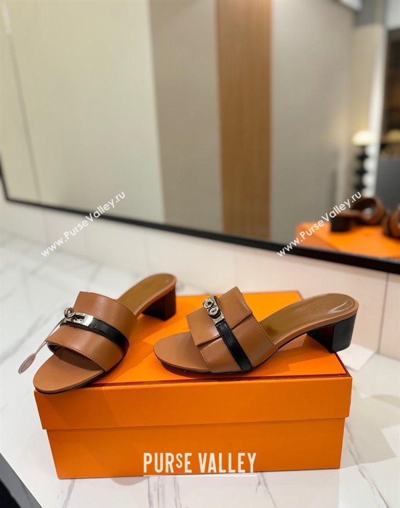 Hermes Gigi Heel Slides Sandal 4.5cm in Calfskin Leather with Kelly Buckle Brown 2025 0421 (MD-250421033)