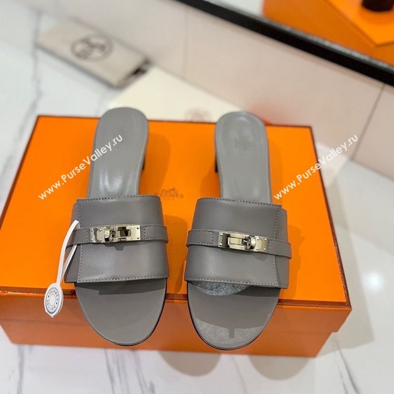 Hermes Gigi Heel Slides Sandal 4.5cm in Smooth Calfskin with Kelly Buckle Grey 2025 0421 (MD-250421035)