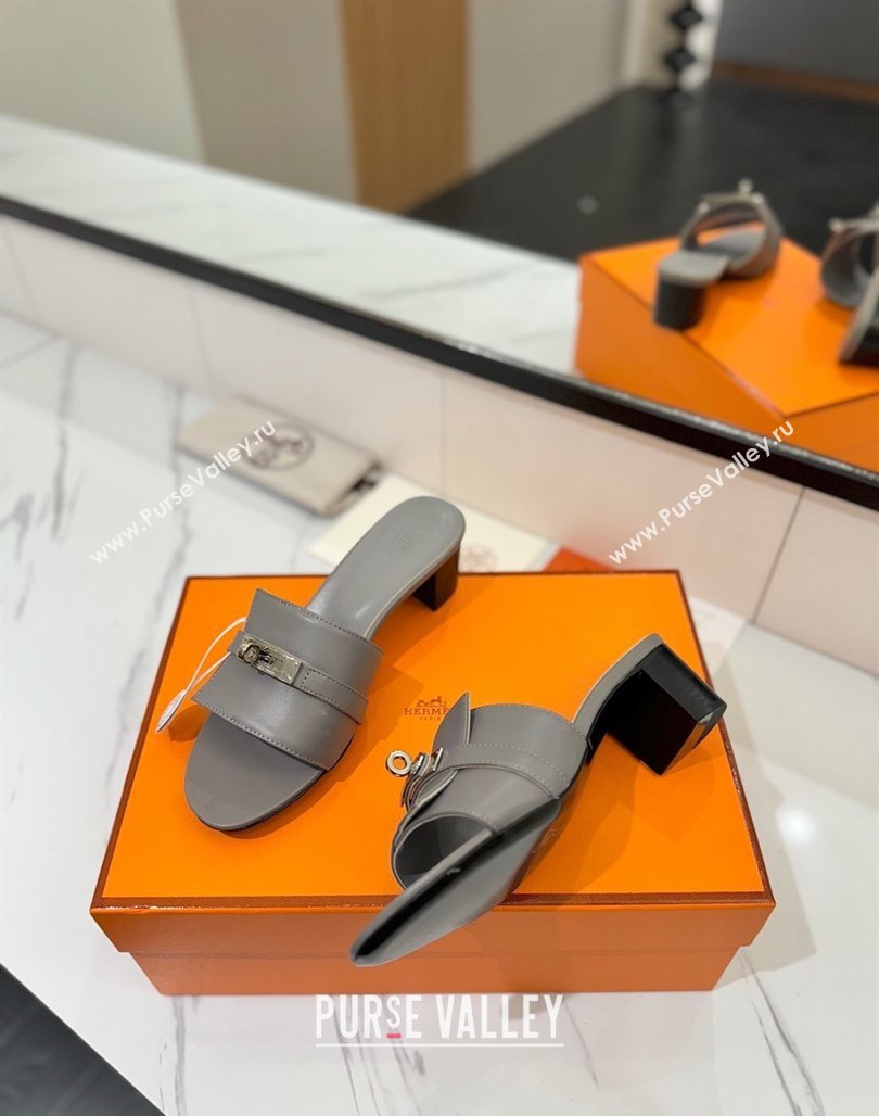Hermes Gigi Heel Slides Sandal 4.5cm in Smooth Calfskin with Kelly Buckle Grey 2025 0421 (MD-250421035)