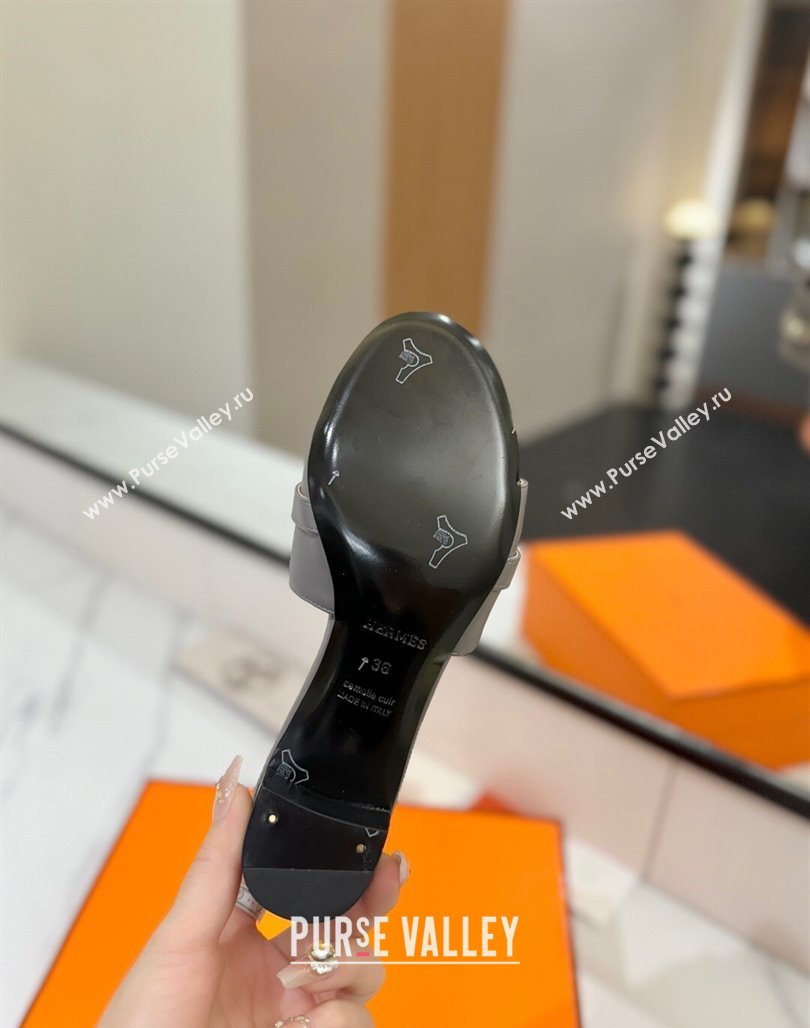 Hermes Gigi Heel Slides Sandal 4.5cm in Smooth Calfskin with Kelly Buckle Grey 2025 0421 (MD-250421035)