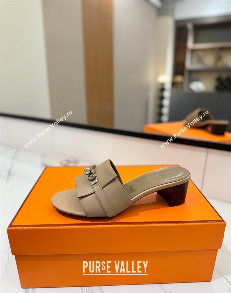 Hermes Gigi Heel Slides Sandal 4.5cm in Smooth Calfskin with Kelly Buckle Beige 2025 0421 (MD-250421038)
