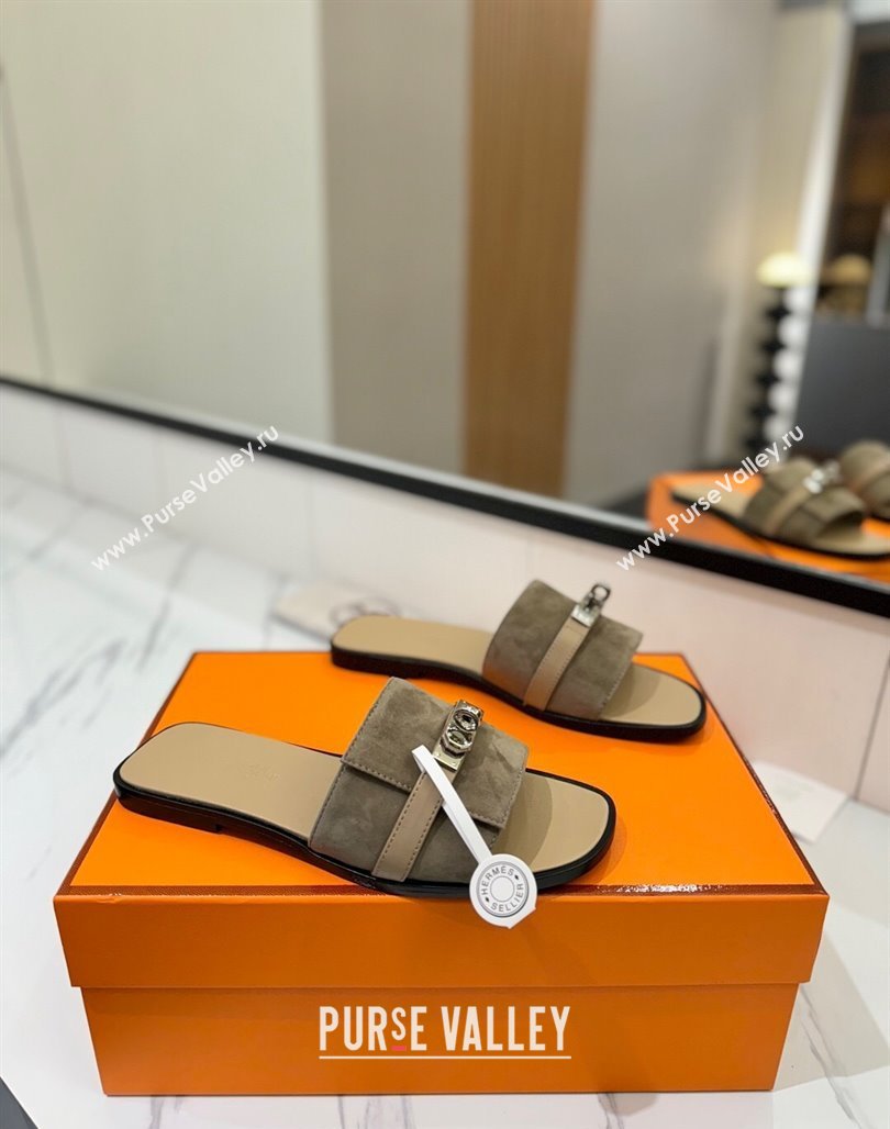 Hermes Giulia Flat Slides Sandal in Suede with Kelly Buckle Strap Grey 2025 0421 (MD-250421049)
