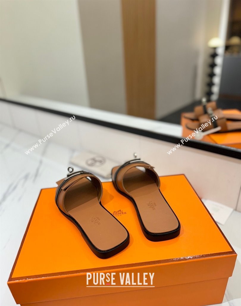 Hermes Giulia Flat Slides Sandal in Calfskin Leather with Kelly Buckle Strap Brown 2025 0421 (MD-250421053)