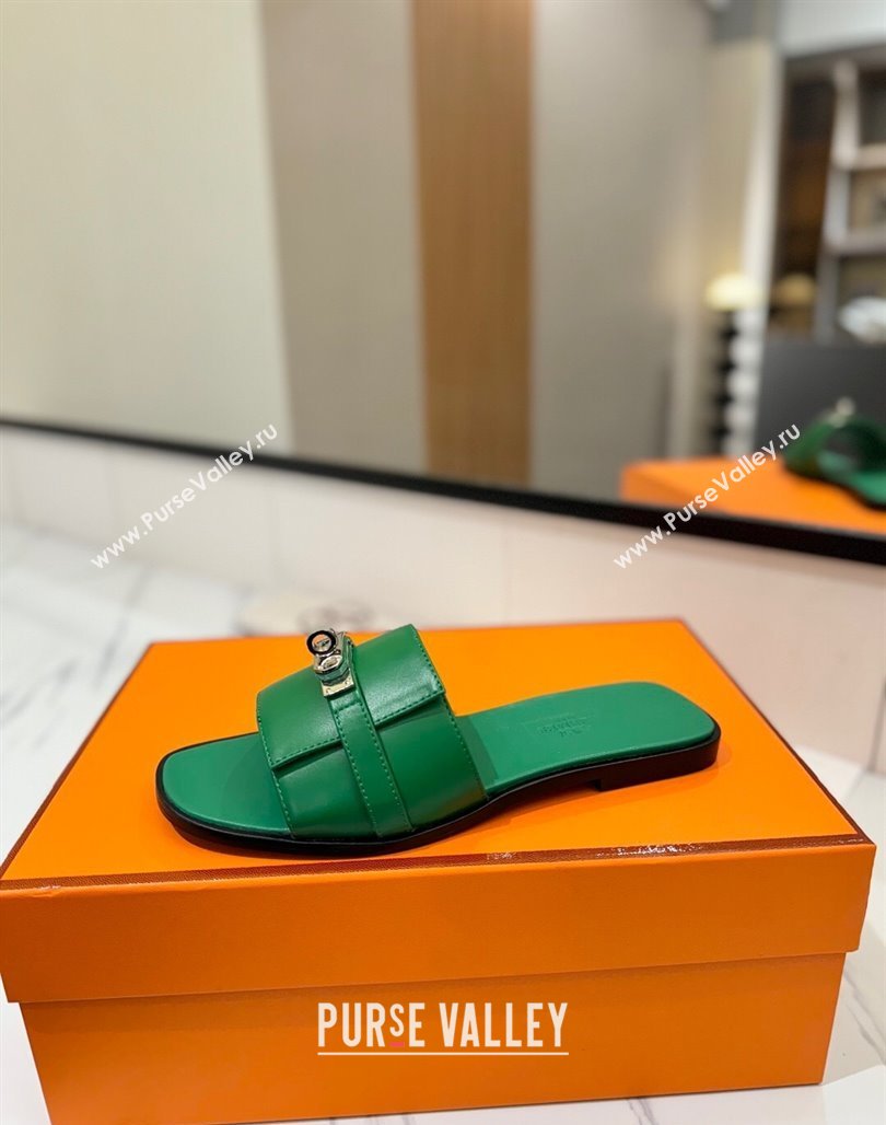 Hermes Giulia Flat Slides Sandal in Smooth Calfskin with Kelly Buckle Strap Green 2025 0421 (MD-250421054)