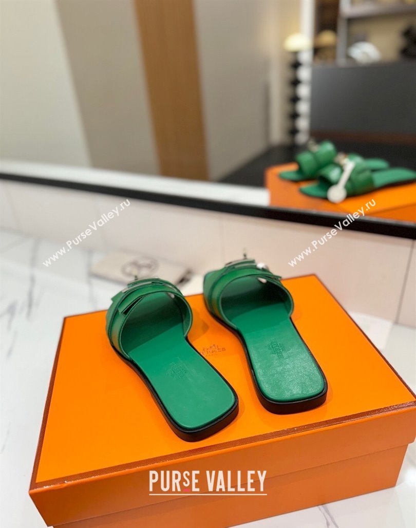 Hermes Giulia Flat Slides Sandal in Smooth Calfskin with Kelly Buckle Strap Green 2025 0421 (MD-250421054)