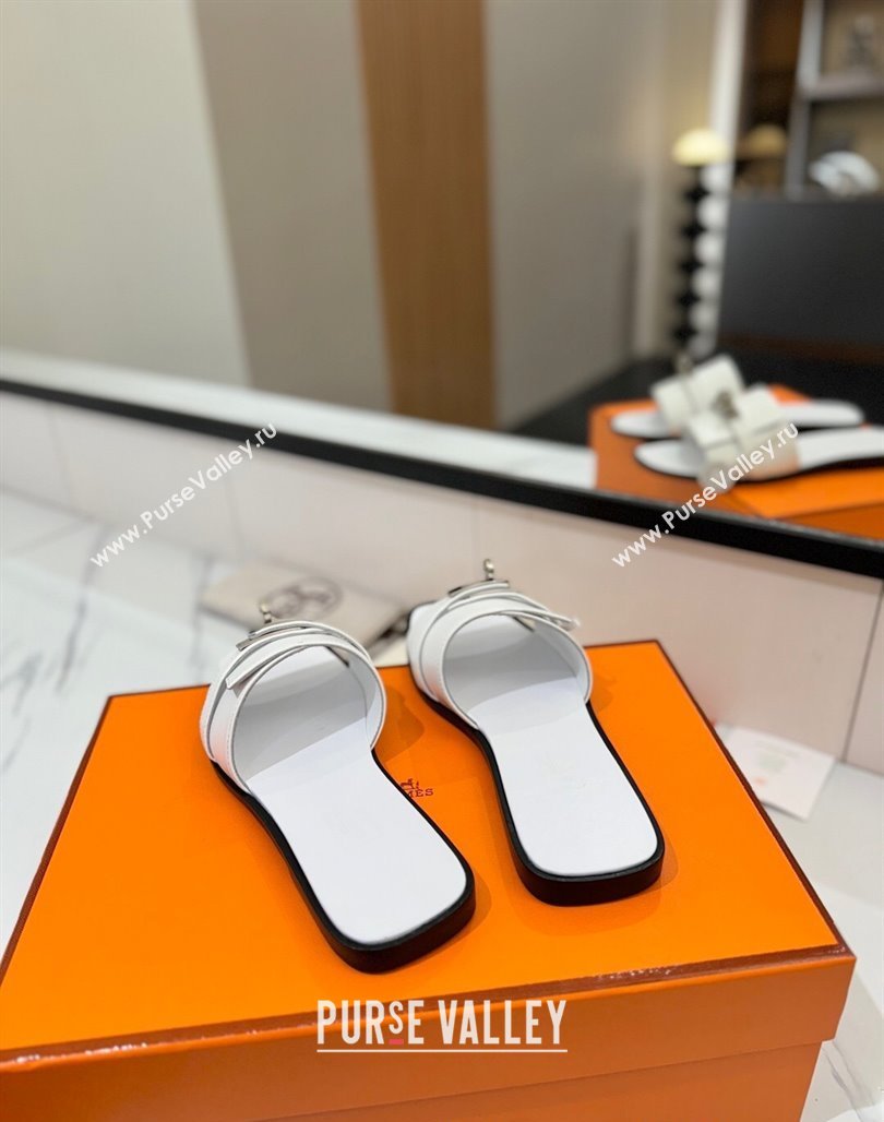 Hermes Giulia Flat Slides Sandal in Smooth Calfskin with Kelly Buckle Strap White 2025 0421 (MD-250421055)