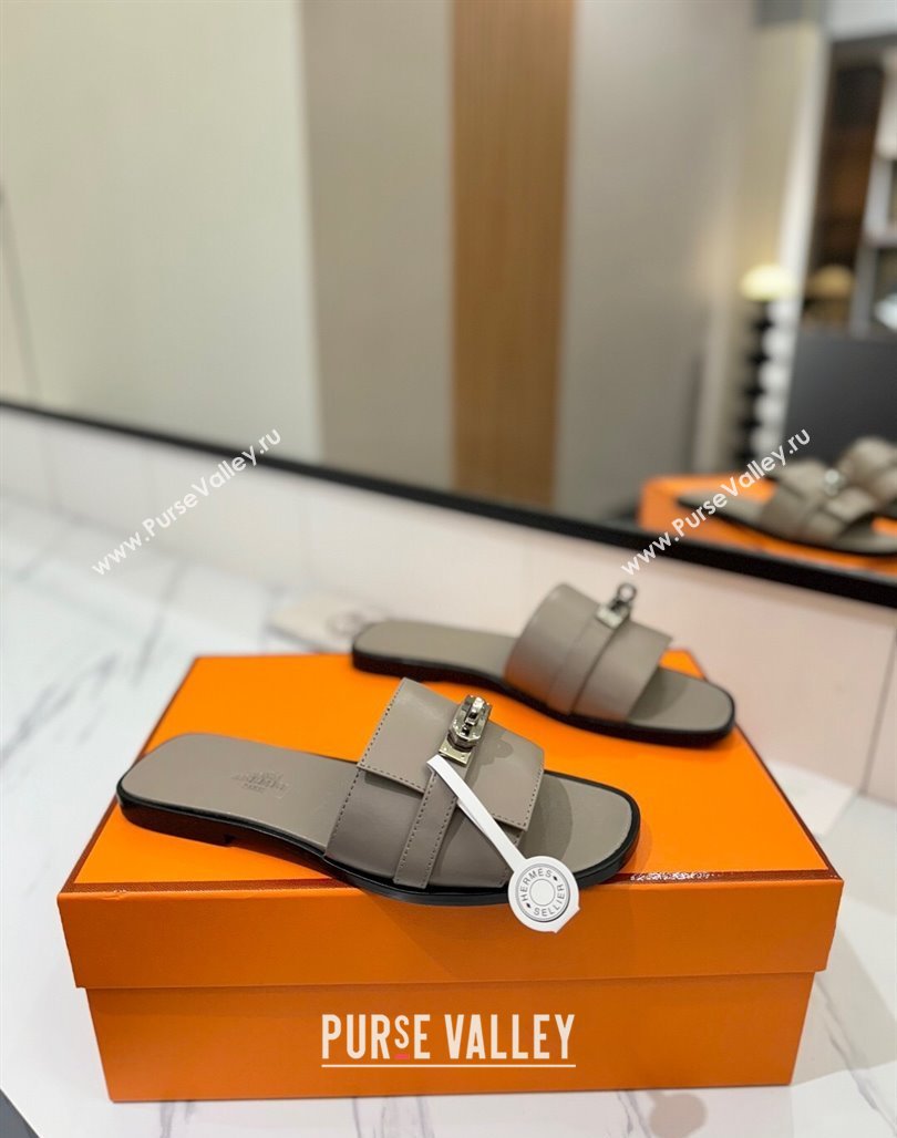 Hermes Giulia Flat Slides Sandal in Smooth Calfskin with Kelly Buckle Strap Grey 2025 0421 (MD-250421058)