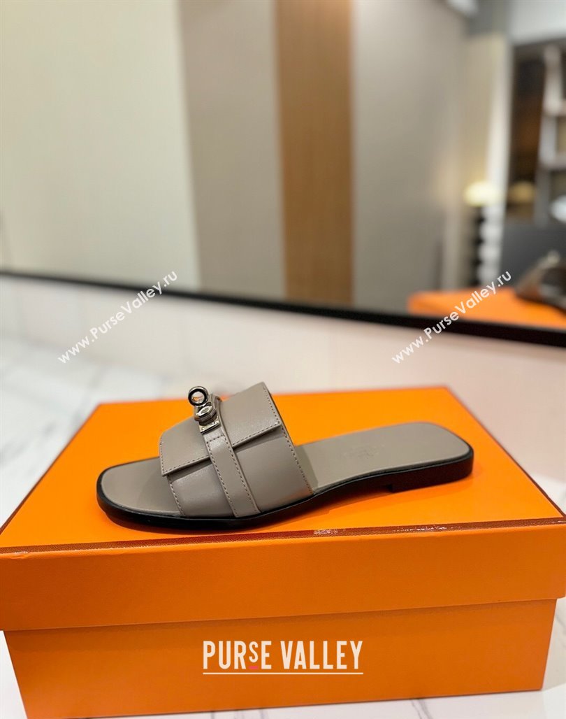 Hermes Giulia Flat Slides Sandal in Smooth Calfskin with Kelly Buckle Strap Grey 2025 0421 (MD-250421058)