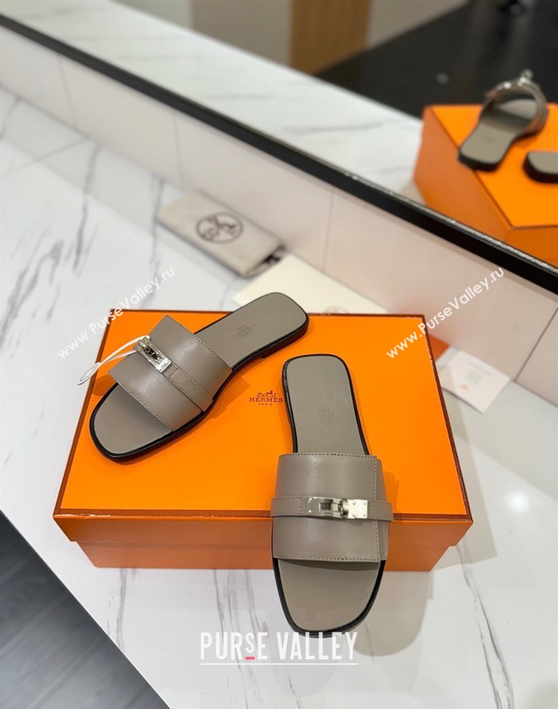 Hermes Giulia Flat Slides Sandal in Smooth Calfskin with Kelly Buckle Strap Grey 2025 0421 (MD-250421058)