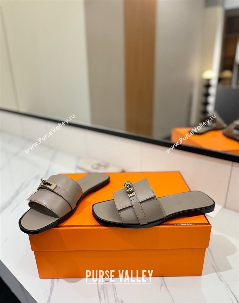 Hermes Giulia Flat Slides Sandal in Smooth Calfskin with Kelly Buckle Strap Grey 2025 0421 (MD-250421058)