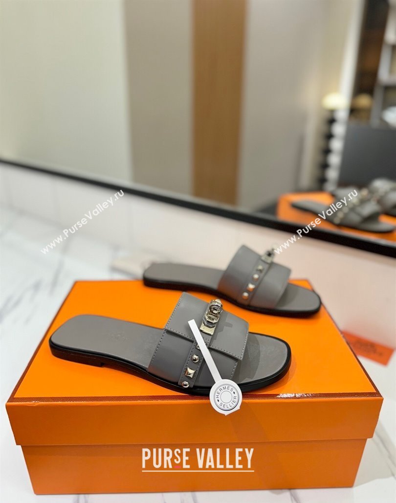 Hermes Giulia Flat Slides Sandal in Calfskin Leather with Kelly Buckle and Studs Grey 2025 0421 (MD-250421019)
