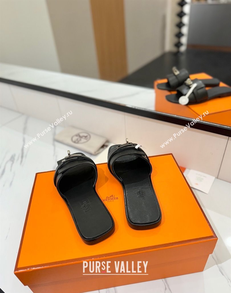 Hermes Giulia Flat Slides Sandal in Smooth Calfskin with Kelly Buckle Strap Black 2025 0421 (MD-250421059)