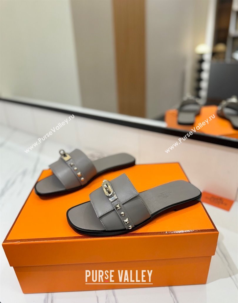 Hermes Giulia Flat Slides Sandal in Calfskin Leather with Kelly Buckle and Studs Grey 2025 0421 (MD-250421019)