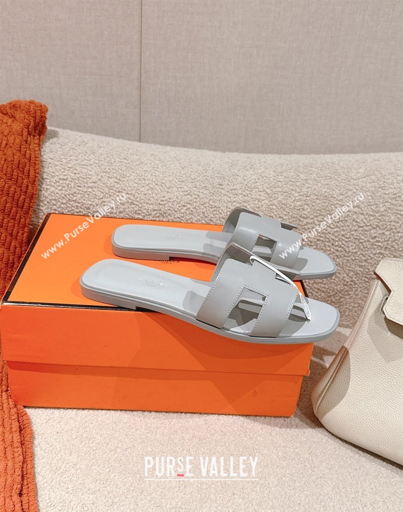 Hermes Oran Classic Flat Slides Sandal in Smooth Calfskin Light Grey 2025 0421 (MD-250421061)