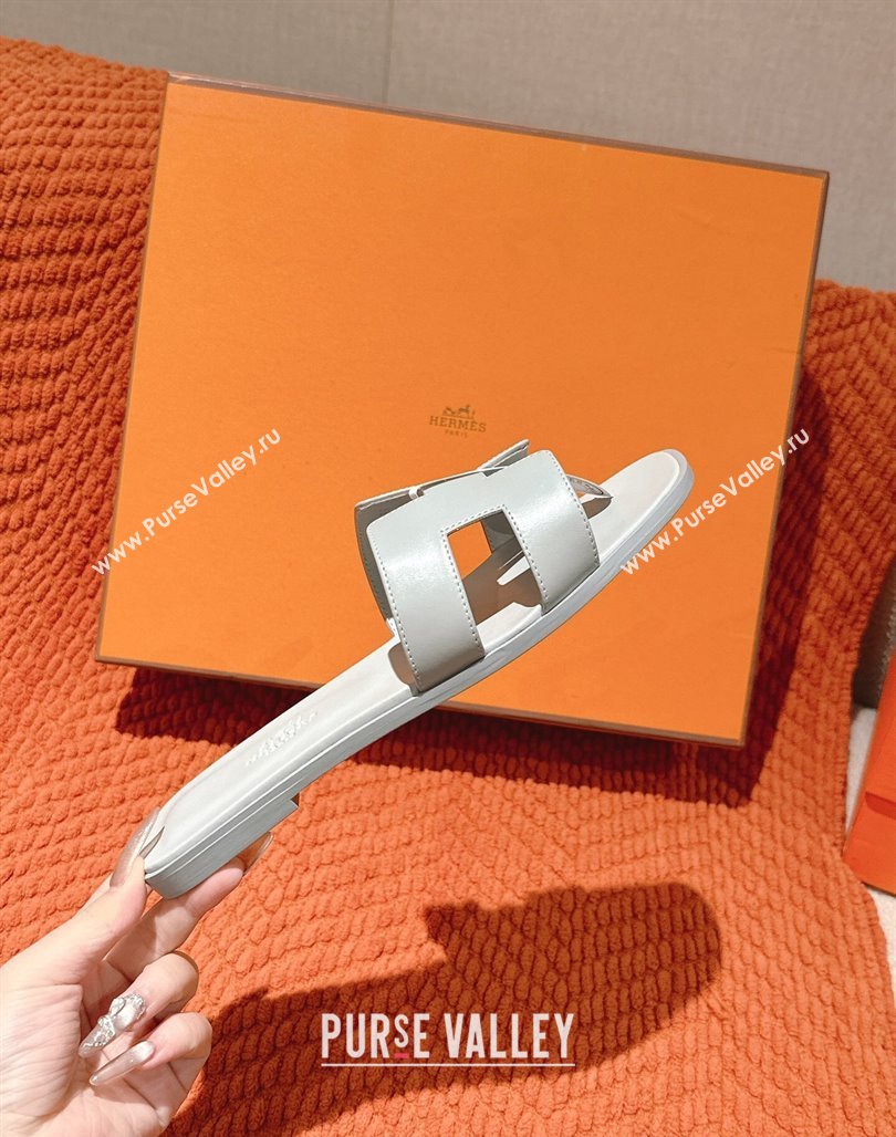 Hermes Oran Classic Flat Slides Sandal in Smooth Calfskin Light Grey 2025 0421 (MD-250421061)
