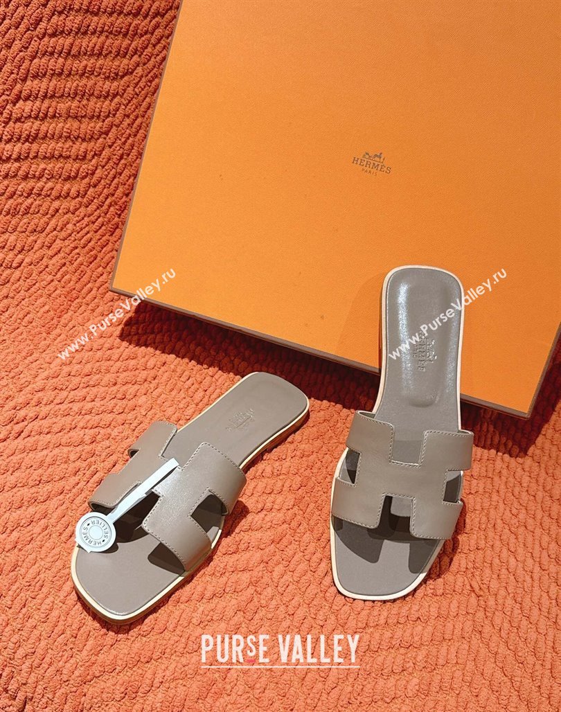 Hermes Oran Classic Flat Slides Sandal in Smooth Calfskin Elephant Grey 2025 0421 (MD-250421063)