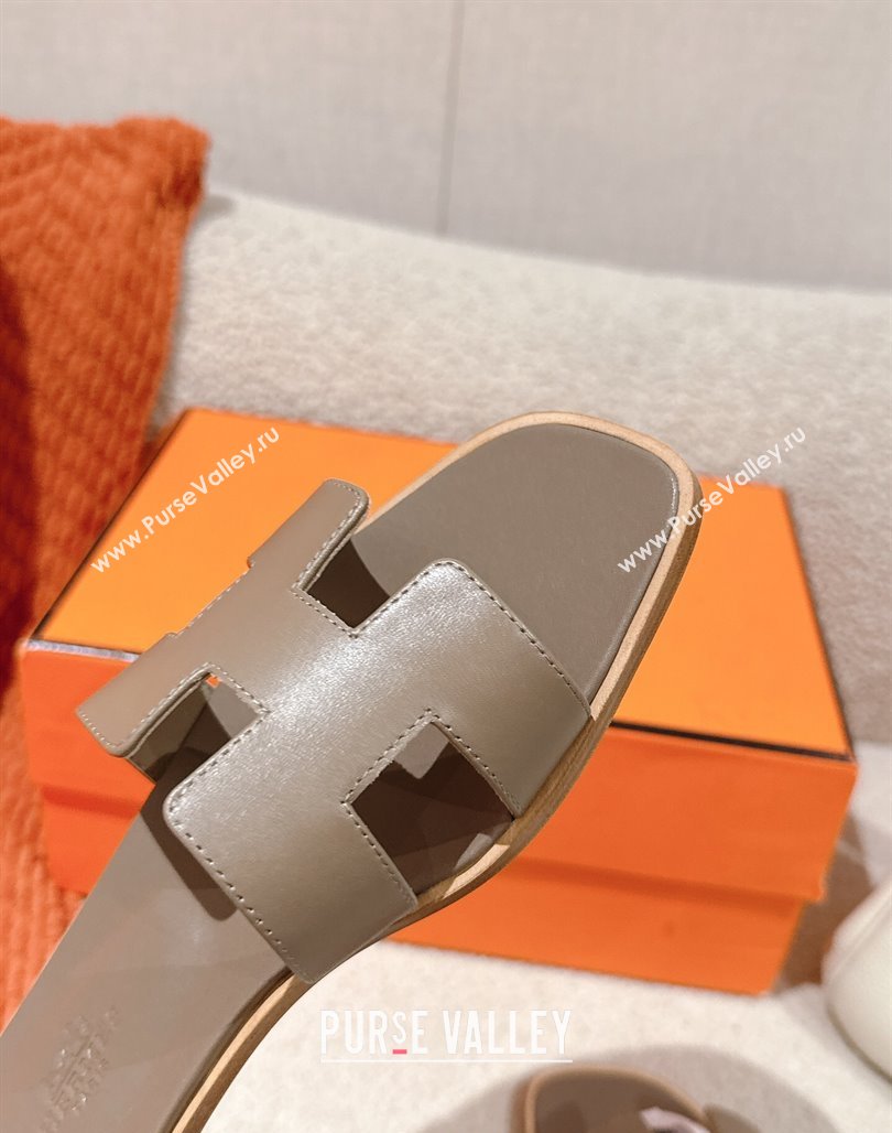 Hermes Oran Classic Flat Slides Sandal in Smooth Calfskin Elephant Grey 2025 0421 (MD-250421063)