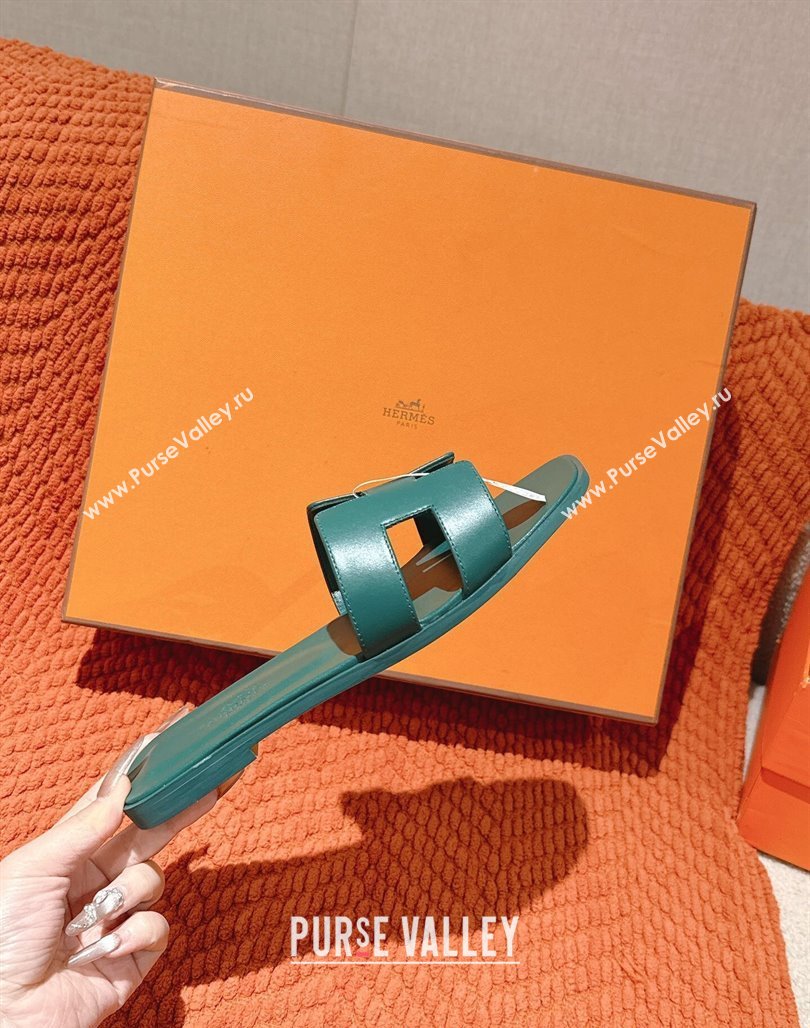 Hermes Oran Classic Flat Slides Sandal in Smooth Calfskin Dark Green 2025 0421 (MD-250421064)