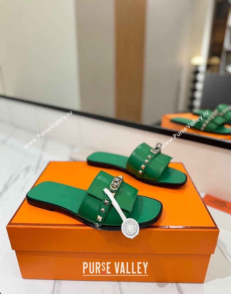 Hermes Giulia Flat Slides Sandal in Calfskin Leather with Kelly Buckle and Studs Green2 2025 0421 (MD-250421020)