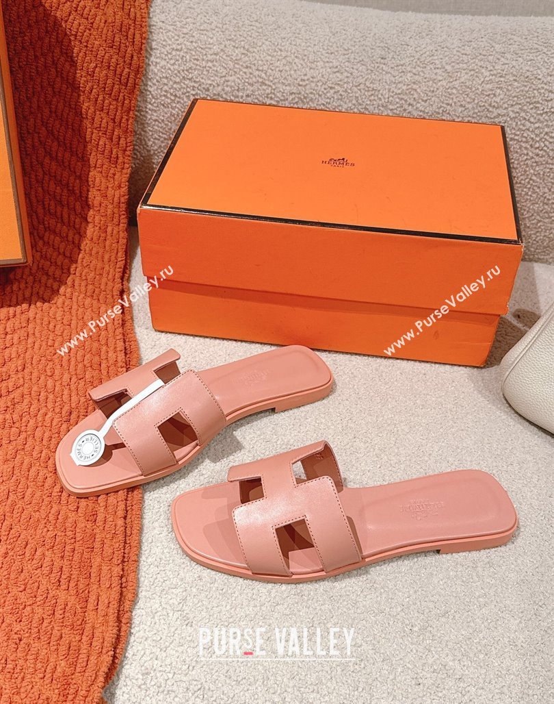 Hermes Oran Classic Flat Slides Sandal in Smooth Calfskin Peachy Pink 2025 0421 (MD-250421069)