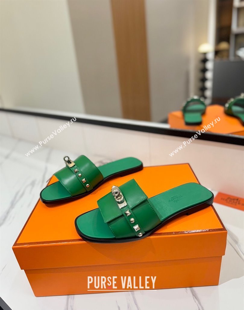 Hermes Giulia Flat Slides Sandal in Calfskin Leather with Kelly Buckle and Studs Green2 2025 0421 (MD-250421020)